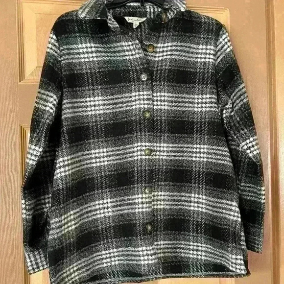 Women’s Linda  Anderson size small platted, flannel shirt.​​​ - Picture 1 of 7